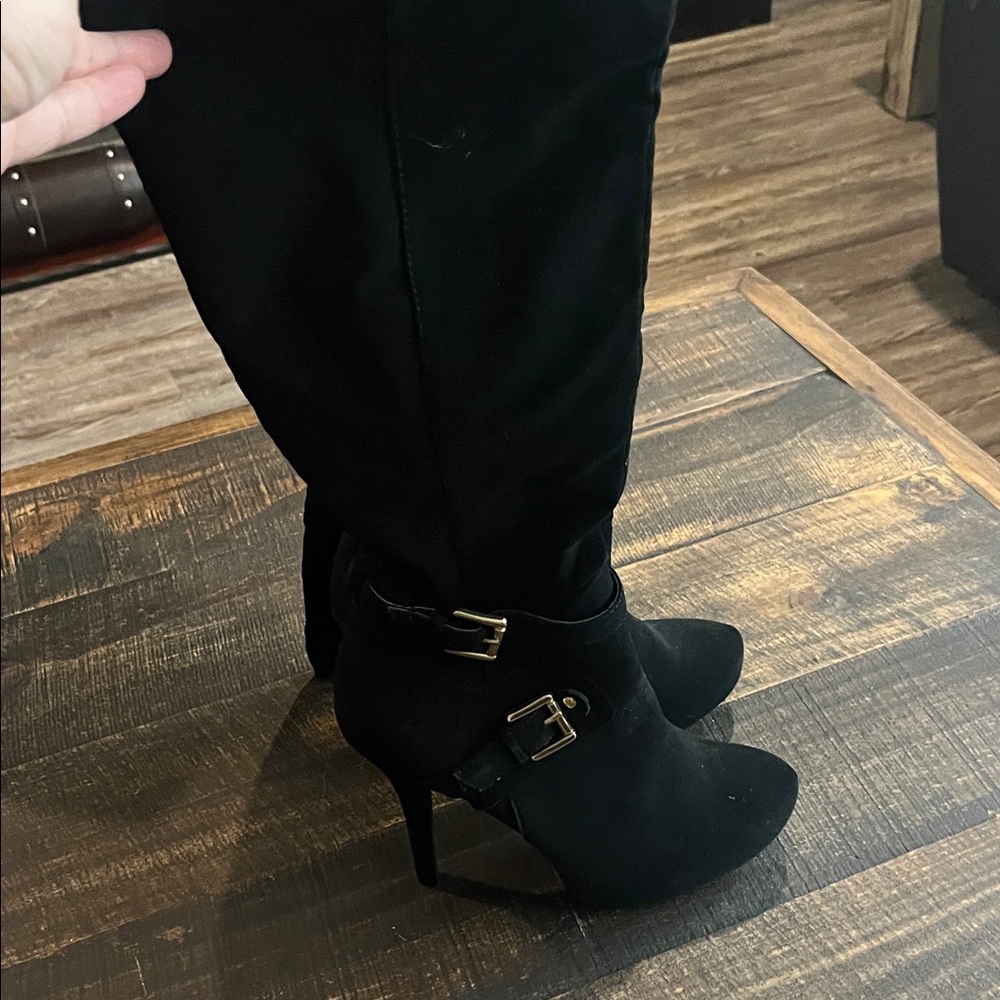 Chic Black Heeled Boots with Buckle Detail